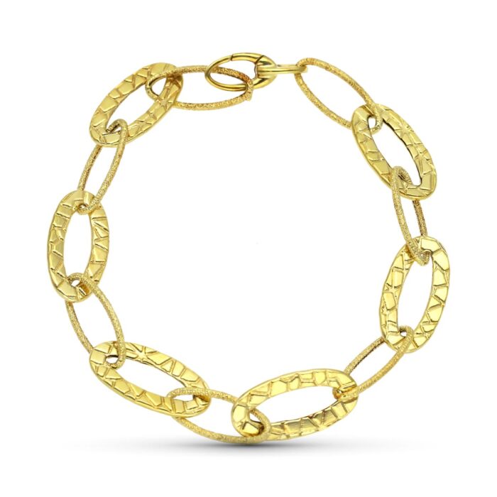 Pulsera de oro amarillo de 18 quilates con diseño de eslabones ovales pulidos sobre fondo blanco