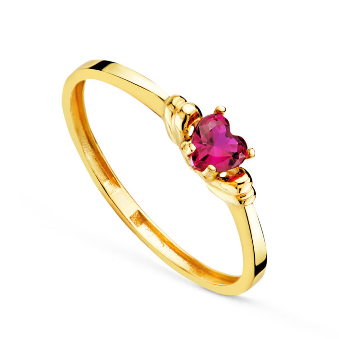 18K SORTIJA ORO AMARILLO CORINDON RECONSTRUIDO CORAZON RUBI 4X4 MM CON GALLONES.