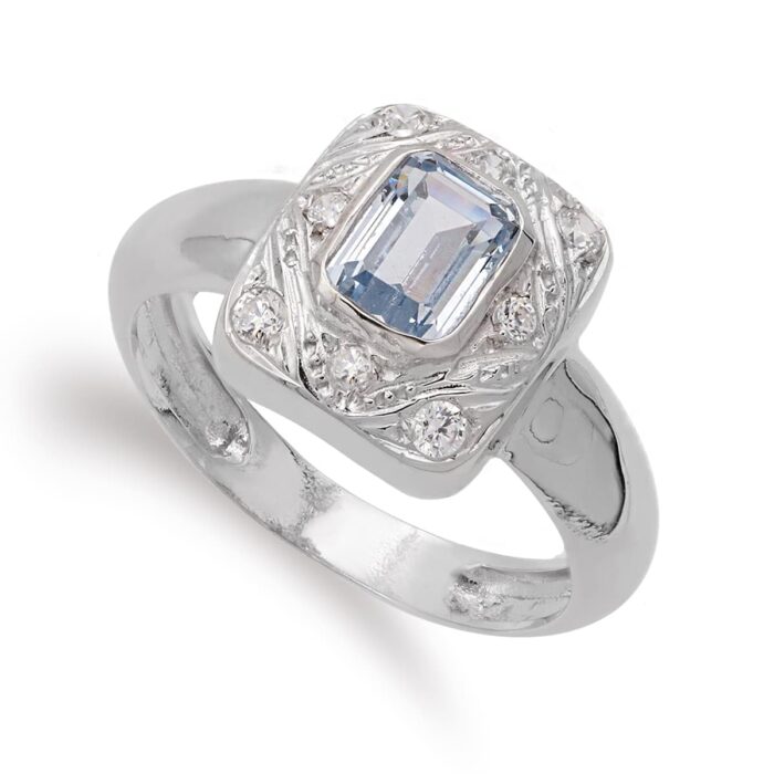 18K SORTIJA ORO BLANCO MOTIVO RECTANGULAR CON AGUAMARINA Y CIRCONITAS. ANCHO: 12 MM