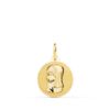 Pequeña medalla redonda de la Virgen Niña de perfil en oro amarillo de 18 quilates, 14 mm de diámetro, con acabado pulido brillante y bisel liso sobre fondo blanco.