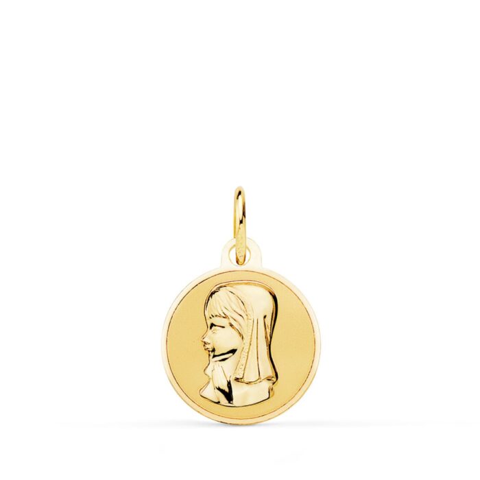 Pequeña medalla redonda de la Virgen Niña de perfil en oro amarillo de 18 quilates, 14 mm de diámetro, con acabado pulido brillante y bisel liso sobre fondo blanco.