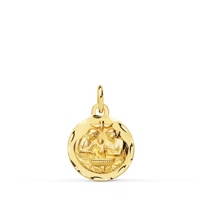 Medalla de bautismo pequeña de 14 mm en oro amarillo de 18 quilates con borde tallado brillante y escena religiosa grabada.
