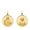 Medalla Escapulario redonda de oro amarillo de 18k de 18 mm con relieves matizados del Sagrado Corazón y la Virgen del Carmen y bisel liso brillante sobre fondo blanco