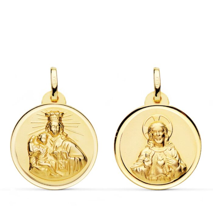 Medalla Escapulario redonda de oro amarillo de 18k de 24 mm con relieves matizados del Sagrado Corazón y la Virgen del Carmen y bisel liso brillante sobre fondo blanco