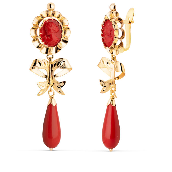 18K PENDIENTES ORO AMARILLO CORALINA CAMAFEO Y LAGRIMA CON LAZO. 53X14 MM. CIERRE CATALAN