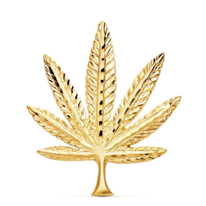 Colgante de hoja de marihuana detallada en oro amarillo de 18 quilates con acabado pulido, medidas 44x37 mm.