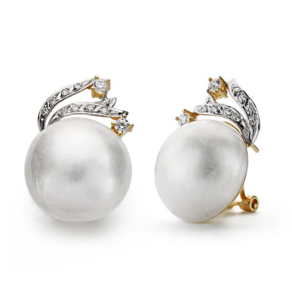 18K PENDIENTES ORO BICOLOR PERLA JAPONESA 15 MM RAMA CIERRE OMEGA
