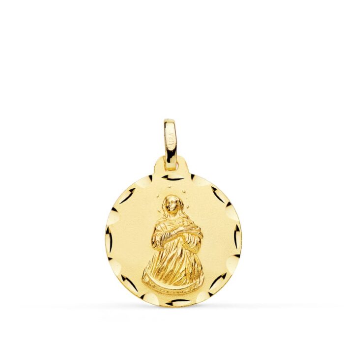 Medalla redonda de la Virgen Inmaculada en oro amarillo de 18 quilates de 18 mm de diámetro, con bisel tallado brillante y figura central matizada.