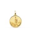 Medalla de oro amarillo de 18K de la Virgen de Fátima, tamaño 18 mm con bisel exterior tallado y relieve central detallado sobre fondo blanco.