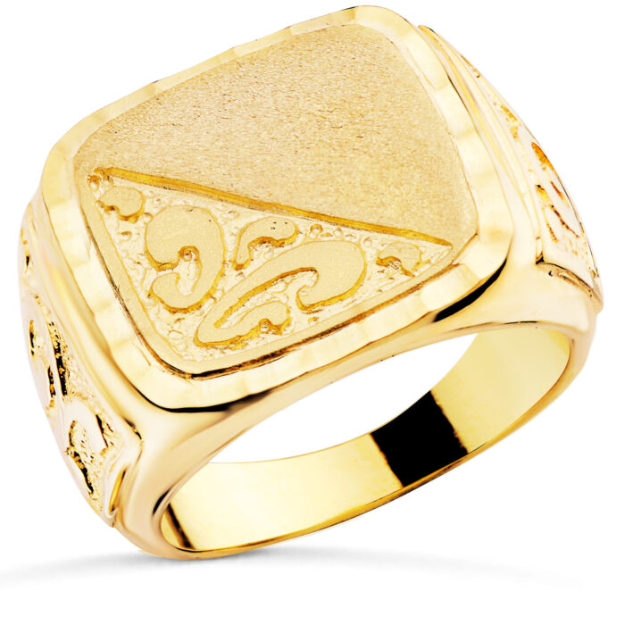 Sello de caballero macizo en oro amarillo 18K con cabeza grande de 20x19 mm, laterales tallados y superficie pulida brillante.