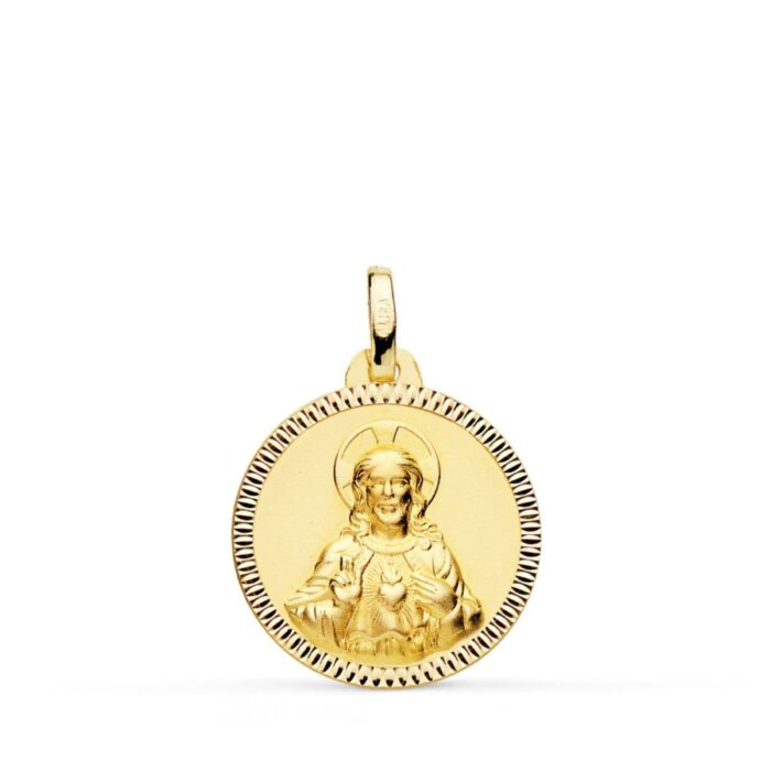 Medalla redonda del Sagrado Corazón de Jesús en oro amarillo de 18k de 18 mm con relieve central matizado y bisel exterior liso brillante sobre fondo blanco