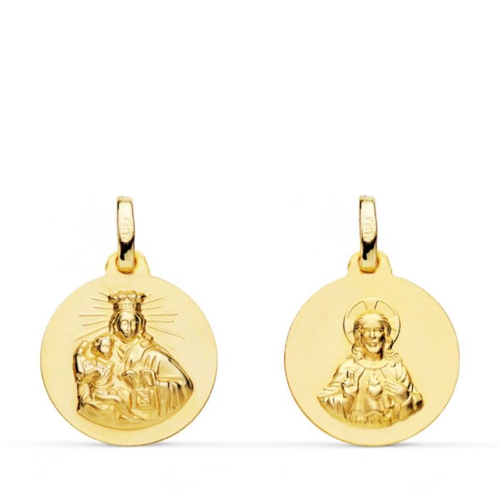 Pequeña medalla Escapulario redonda de oro amarillo de 18k de 16 mm con relieves matizados de la Virgen del Carmen y el Sagrado Corazón de Jesús y cerco liso sobre fondo blanco