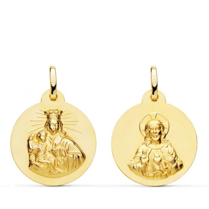 Medalla Escapulario redonda de oro amarillo de 18k de 20 mm con relieves matizados de la Virgen del Carmen y el Sagrado Corazón de Jesús y cerco liso sobre fondo blanco