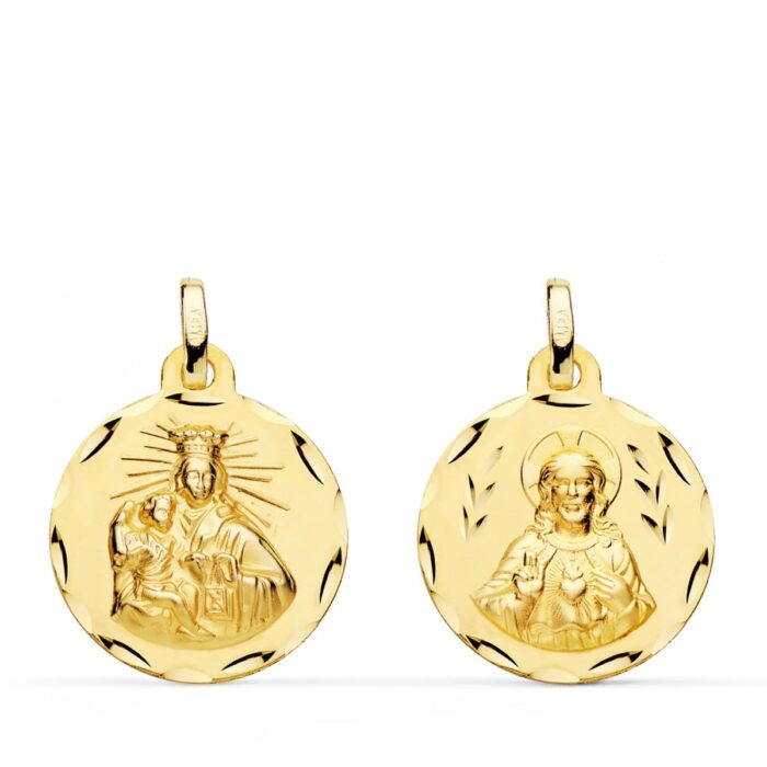 Medalla Escapulario redonda de oro amarillo de 18k de 18 mm con relieves matizados del Sagrado Corazón y la Virgen del Carmen y cerco perimetral tallado brillante sobre fondo blanco