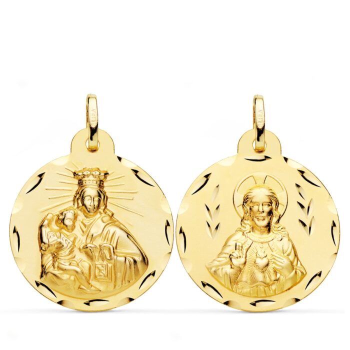 Medalla Escapulario redonda de oro amarillo de 18k de 24 mm con relieves matizados del Sagrado Corazón y la Virgen del Carmen y cerco perimetral tallado brillante sobre fondo blanco