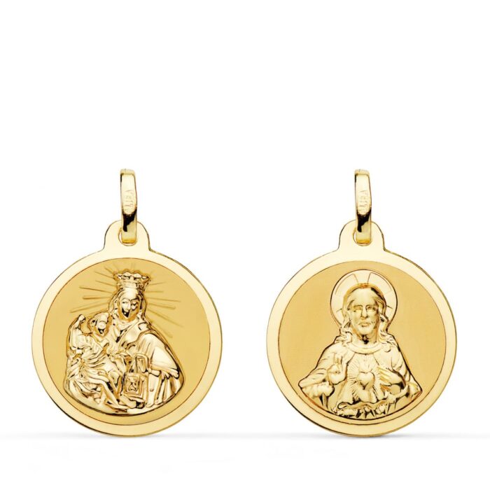 Medalla Escapulario redonda de oro amarillo de 18k de 18 mm con relieves matizados del Sagrado Corazón y la Virgen del Carmen y cerco liso brillante sobre fondo blanco