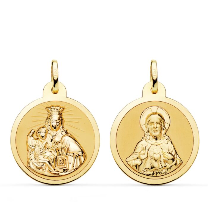 Medalla Escapulario redonda de oro amarillo de 18k de 22 mm con relieves matizados del Sagrado Corazón y la Virgen del Carmen y cerco liso brillante sobre fondo blanco
