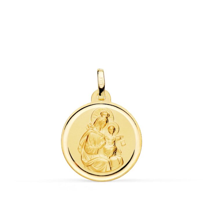 Medalla redonda de la Virgen del Carmen en oro amarillo de 18k de 18 mm con relieve central matizado y bisel perimetral liso brillante sobre fondo blanco