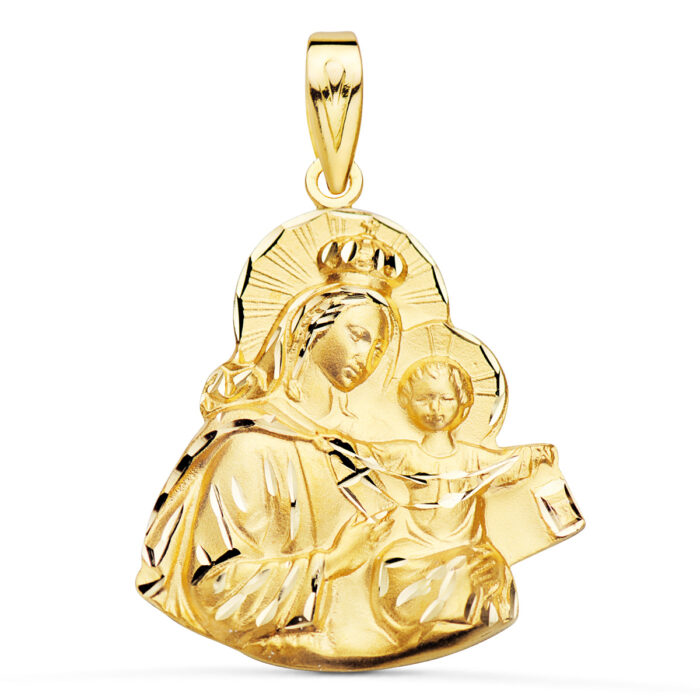 Medalla de la Virgen del Carmen en oro amarillo de 18k de 25x23 mm con silueta perfilada y contorno tallado en brillo sobre fondo blanco