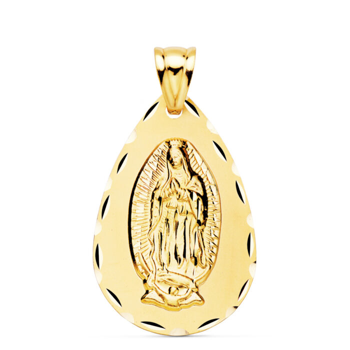 Medalla en forma de gota de la Virgen de Guadalupe en oro amarillo de 18 quilates con talla clásica de 36 x 23 milímetros