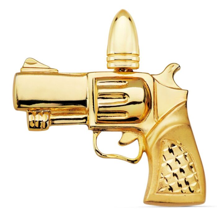 Colgante de pistola detallada en oro amarillo de 18 quilates de tamaño grande, 55x42 mm, sobre fondo blanco.