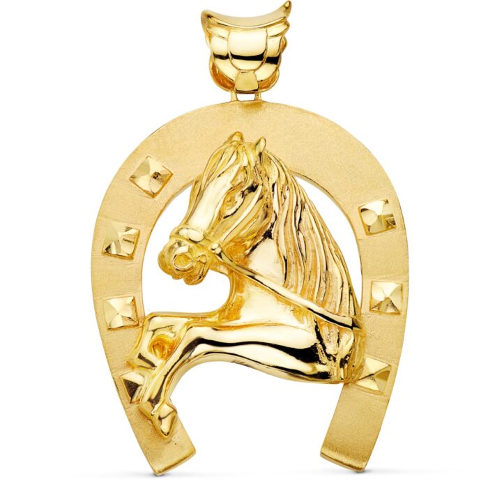 Colgante extra grande de herradura con cabeza de caballo en relieve, fabricado en oro amarillo de 18 quilates, tamaño 60x50 mm, acabado brillante.
