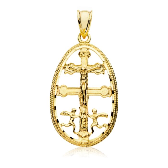 Colgante de la Cruz de Caravaca con cerco liso protector en oro amarillo de 18 quilates, tamaño 30x18 mm, sobre fondo blanco.
