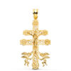 Colgante Cruz de Caravaca de oro amarillo de 18 quilates, diseño calado con ángeles y Cristo, medidas 42 x 24 mm sobre fondo neutro.