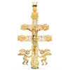 Cruz de Caravaca calada de oro amarillo de 18 quilates con diseño de doble brazo y ángeles, tamaño 49 x 27 mm, fondo blanco.