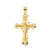 Cruz con la figura de Cristo crucificado en oro amarillo de 18 quilates, con diseño central de filigrana calada y bordes facetados tallados, medidas 36 x 24 mm.