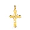 Cruz de oro amarillo de 18 quilates con diseño central de filigrana calada y bordes exteriores facetados tallados, medidas 37 x 25 mm.