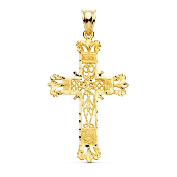 Cruz de oro amarillo de 18 quilates con diseño interior de filigrana calada y bordes exteriores tallados diamantados, medidas 44 x 28 mm.