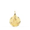 Medalla de la Virgen de la Caridad del Cobre en oro amarillo de 18 quilates, 16 mm de diámetro, con relieve de la balsa y borde tallado facetado brillante.