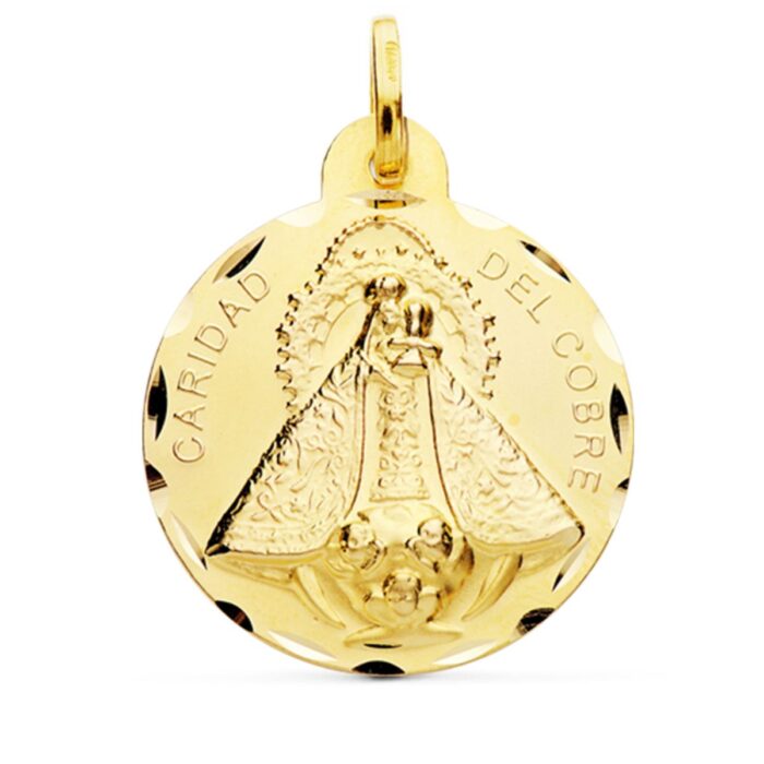 Medalla grande de la Virgen de la Caridad del Cobre en oro amarillo de 18 quilates, 28 mm de diámetro, con borde tallado brillante y relieve central matizado detallado.