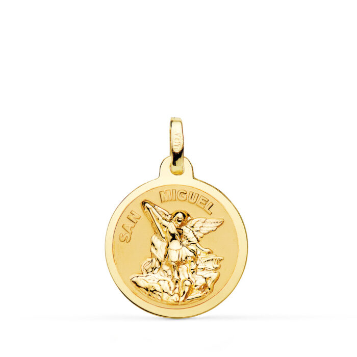 Medalla de San Miguel Arcángel de 18 mm en oro amarillo de 18 quilates, con figura central matizada y borde circular en brillo pulido.