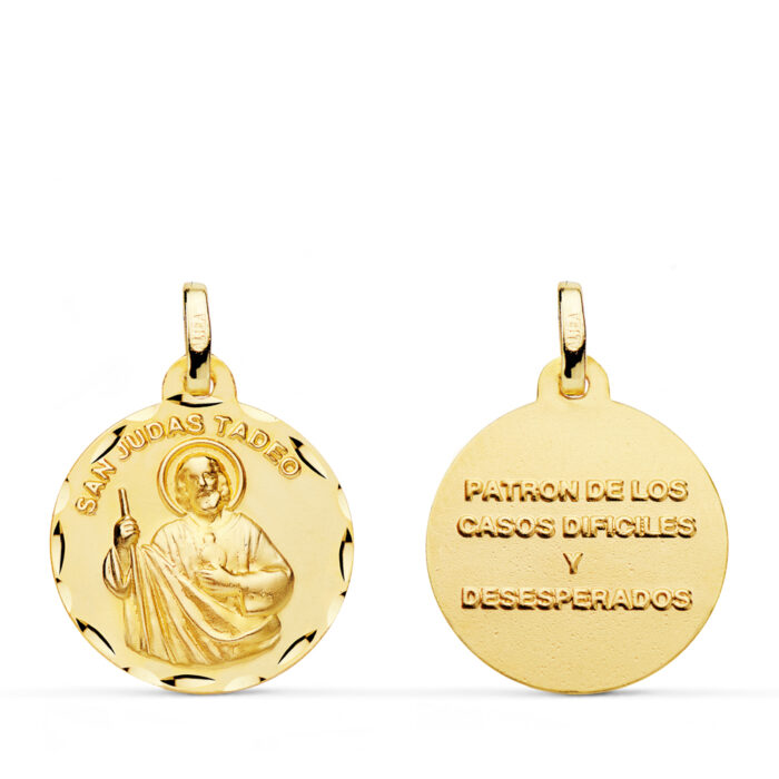 Medalla de San Judas Tadeo de 20 mm en oro amarillo de 18 quilates con relieve detallado y acabado pulido brillante.