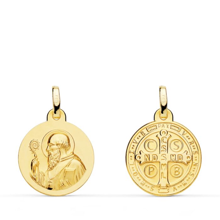 Medalla de San Benito en oro amarillo de 18 quilates, 16 mm de diámetro, con acabado pulido brillante y relieve tradicional.