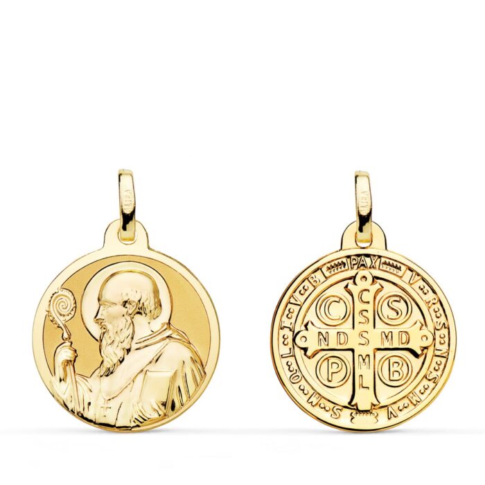 Medalla de San Benito Monje en oro amarillo de 18 quilates, 18 mm de diámetro, con superficie y relieves en acabado brillo pulido.