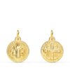 Medalla mini de San Benito Monje en oro amarillo de 18 quilates, 14 mm de diámetro, con acabado satinado matizado y bordes brillantes.
