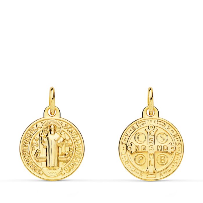Medalla mini de San Benito Monje en oro amarillo de 18 quilates, 14 mm de diámetro, con acabado satinado matizado y bordes brillantes.