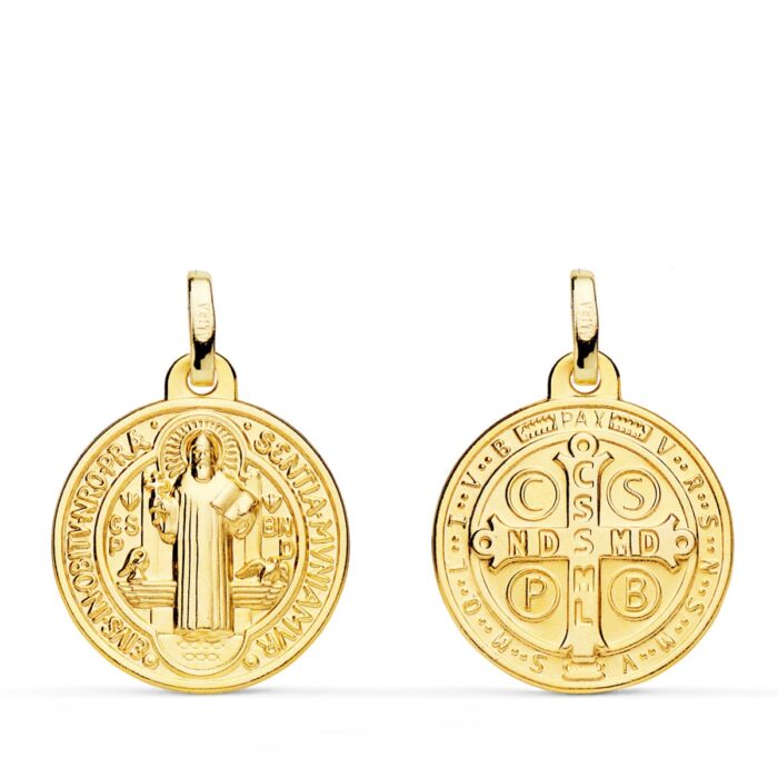 Medalla de San Benito Monje en oro amarillo de 18 quilates, 18 mm de diámetro, con acabado mixto matizado y relieves pulidos brillantes.