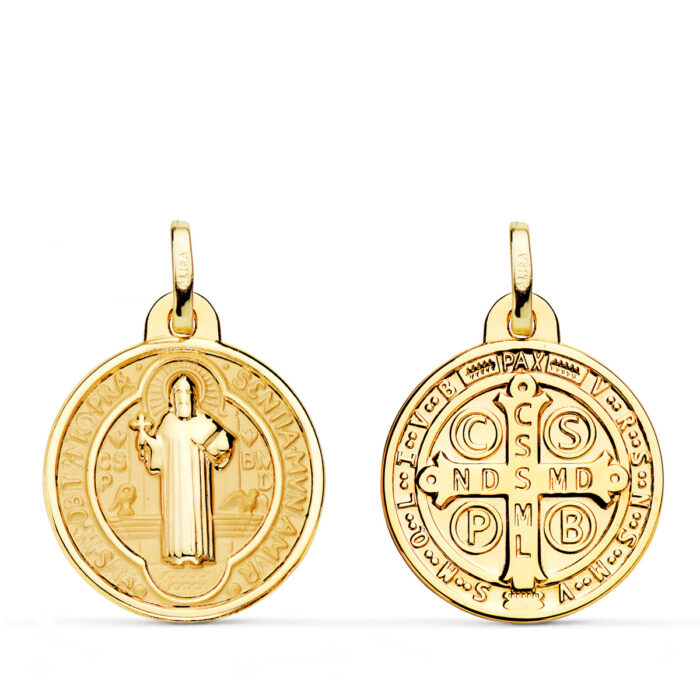 Medalla grande de San Benito Monje en oro amarillo de 18 quilates, 24 mm, con fondo matizado satinado y bordes brillantes.