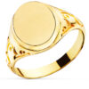 Anillo tipo sello macizo para caballero en oro amarillo de 18 quilates, con zona de grabado ovalada lisa de 14x11 mm y acabado pulido brillante sobre fondo blanco.