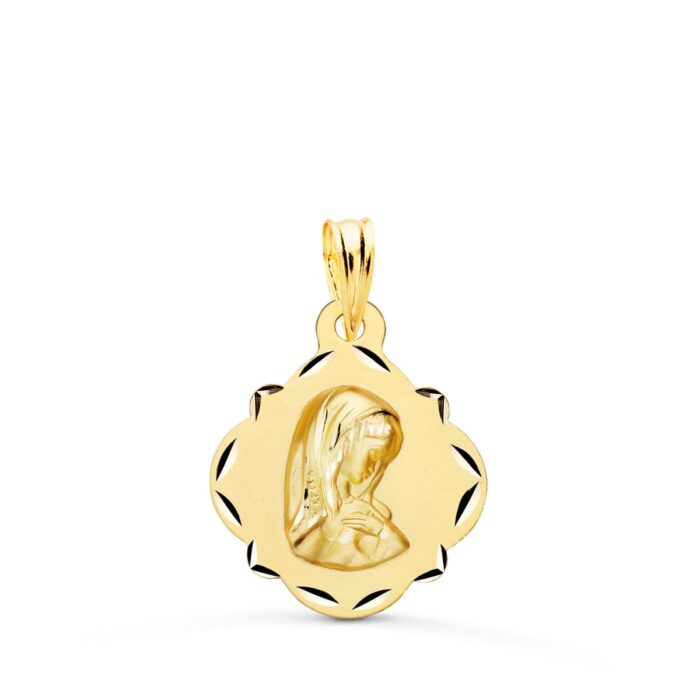 Medalla de la Virgen Niña de perfil en oro amarillo de 18 quilates, dimensiones 19x16 mm, con borde estilo pandereta tallada y acabado brillante sobre fondo blanco.