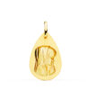 Medalla con forma de gota de la Virgen Niña de perfil en oro amarillo de 18 quilates, dimensiones 23x15 mm, con acabado totalmente liso y pulido brillante sobre fondo blanco.