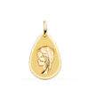 Medalla con forma de gota de la Virgen Niña de perfil en oro amarillo de 18 quilates, dimensiones 23x15 mm, con contraste de centro matizado mate y bisel exterior liso pulido sobre fondo blanco.