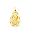Medalla con forma de gota de la Virgen Niña de perfil en oro amarillo de 18 quilates, dimensiones 23x15 mm, con bisel exterior de talla clásica labrada sobre fondo blanco.