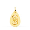 Medalla con forma de gota de la Virgen Niña de perfil en oro amarillo de 18 quilates, dimensiones 23x15 mm, con acabado totalmente liso y pulido brillante sobre fondo blanco.