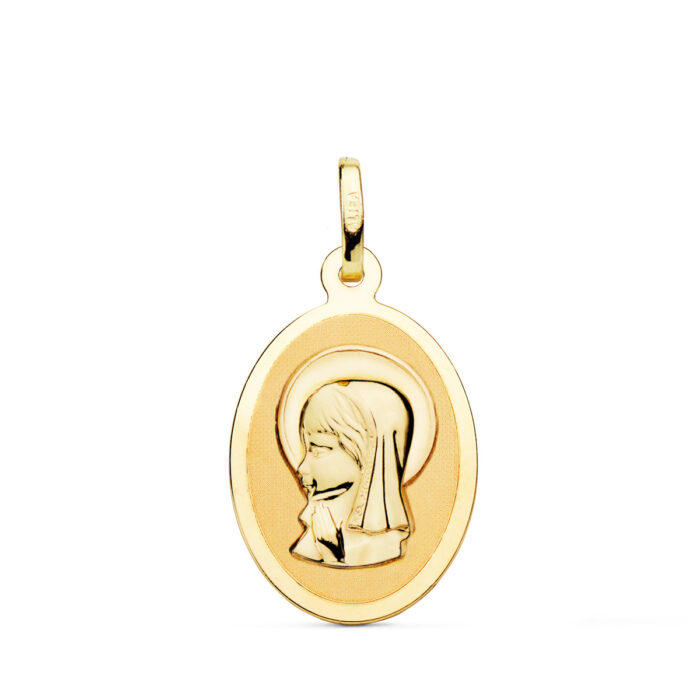 Medalla ovalada de la Virgen Niña de perfil en oro amarillo de 18 quilates, dimensiones 21x15 mm, con acabado pulido brillante y borde liso sobre fondo blanco.