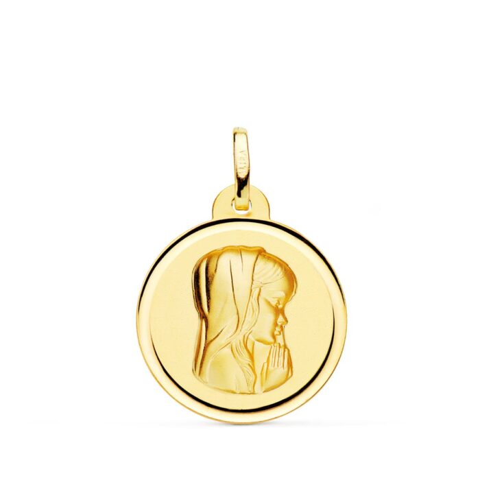 Medalla circular de la Virgen Niña de perfil en oro amarillo de 18 quilates, 20 mm de diámetro, con bisel exterior liso y acabado brillante sobre fondo blanco.
